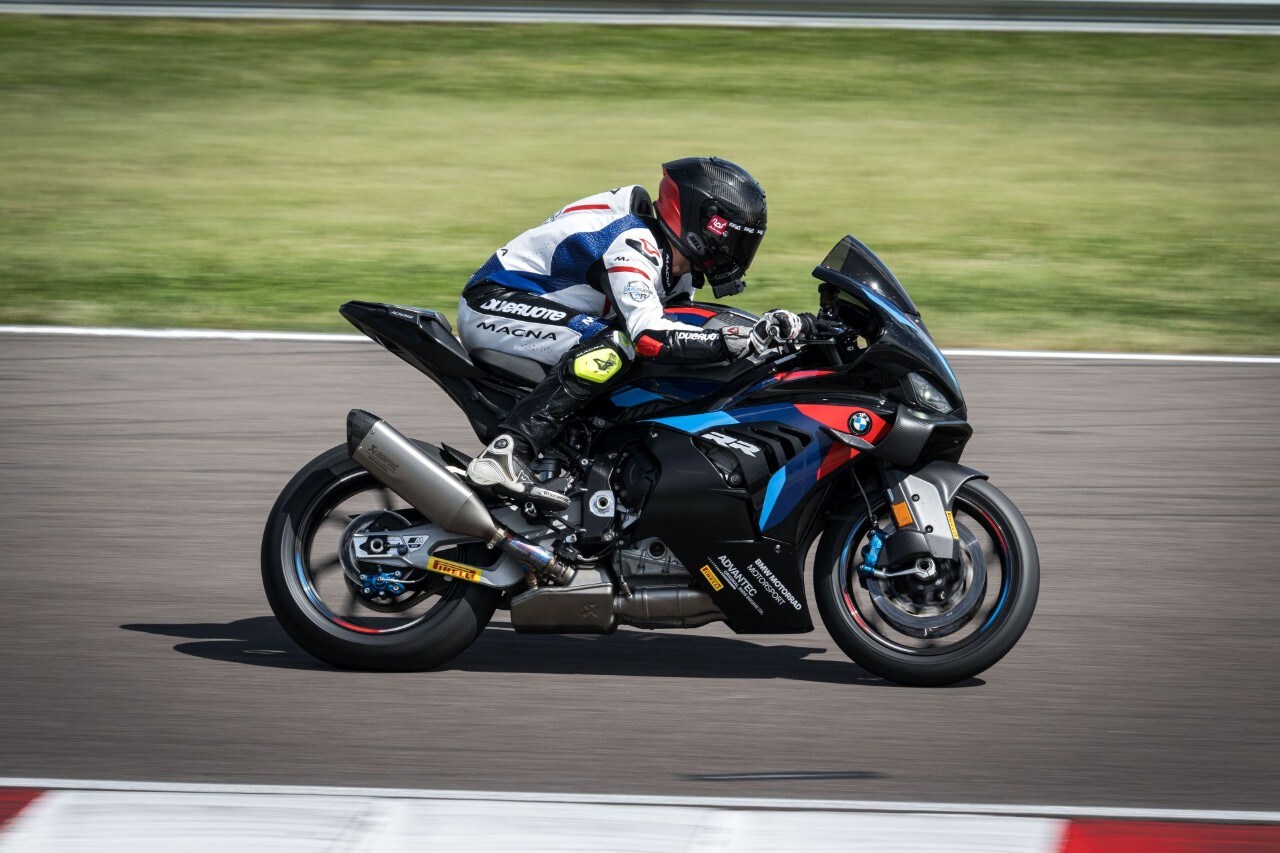 DueruoteTG #238 - Abbiamo guidato in pista la BMW che corre in SBK! 